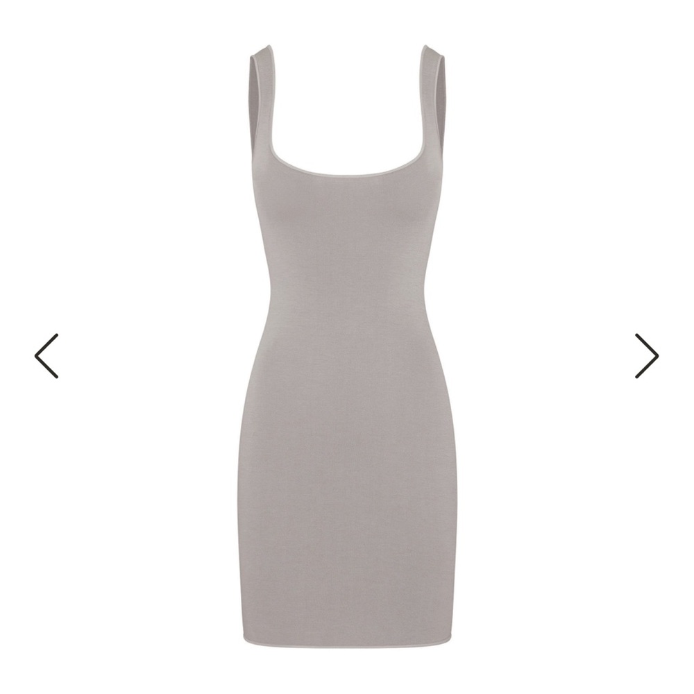 SEAMLESS MODAL TANK MINI DRESS
SMOKE